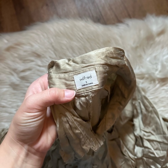 ARITZIA Wilfred Satin Relaxed Button Down Shirt - Picture 5 of 5